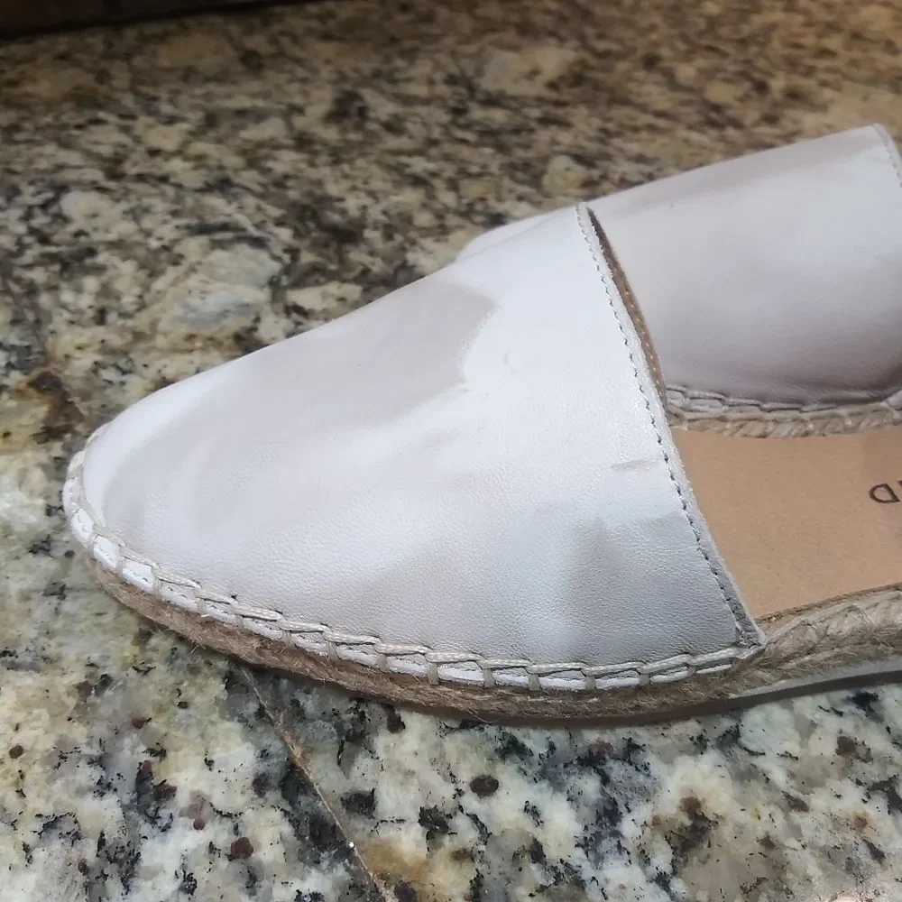 Lucky Brand rubber no adjustable